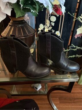 Fergie Black ankle boots size 7.5 with Gold Logo